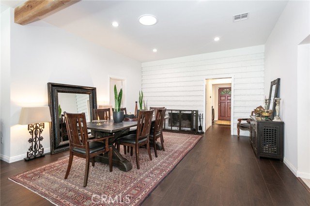 Detail Gallery Image 7 of 29 For 5825 Fulton Ave, Valley Glen,  CA 91401 - 3 Beds | 3 Baths