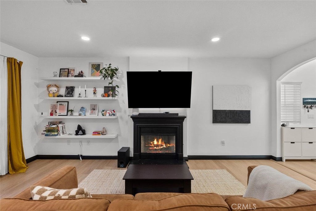 MLS #DW25236329 image #6