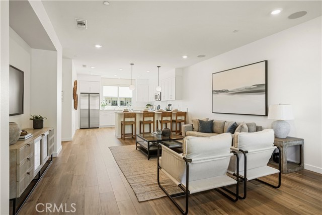 Detail Gallery Image 6 of 18 For 27306 Bear Creek Ln, Valencia,  CA 91381 - 3 Beds | 3/1 Baths