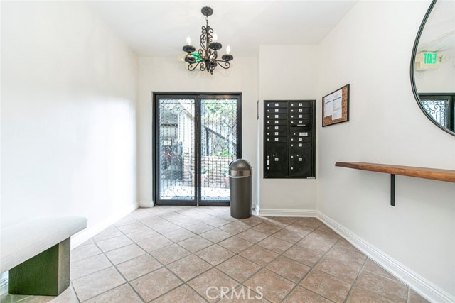 6700 Hillpark Drive, Los Angeles CA: https://media.crmls.org/medias/bfe490d9-4df9-4186-ac4f-fc3e05ecd1f5.jpg