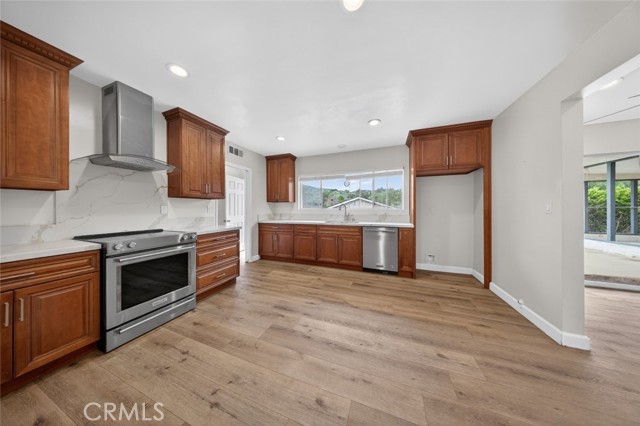 Detail Gallery Image 14 of 41 For 10346 Siesta Dr, Sunland,  CA 91040 - 2 Beds | 3 Baths