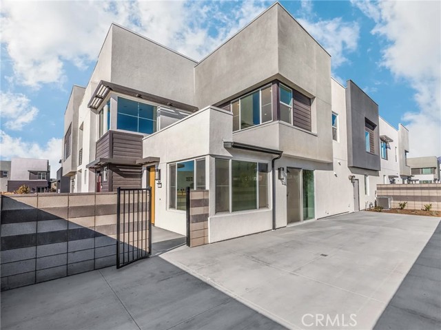 Detail Gallery Image 1 of 25 For 3661 S Allston Paseo #7,  Ontario,  CA 91761 - 3 Beds | 2/1 Baths