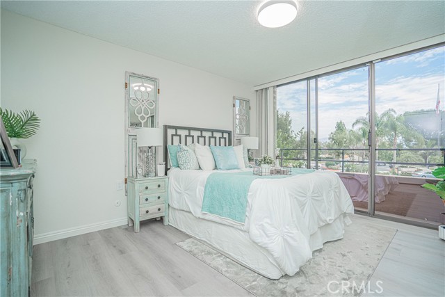 24055 Paseo Del Lago, Laguna Woods CA: https://media.crmls.org/medias/bfe5b7f1-a9fe-4c9c-a3ae-b67c67f440c4.jpg