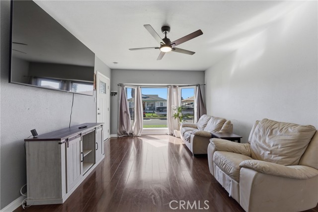 Detail Gallery Image 4 of 27 For 1701 W 136th, Compton,  CA 90222 - 3 Beds | 1 Baths