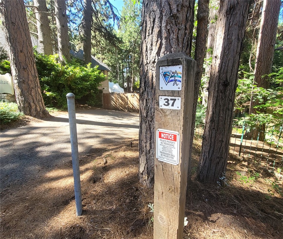 Trail Marker Down to the Dock