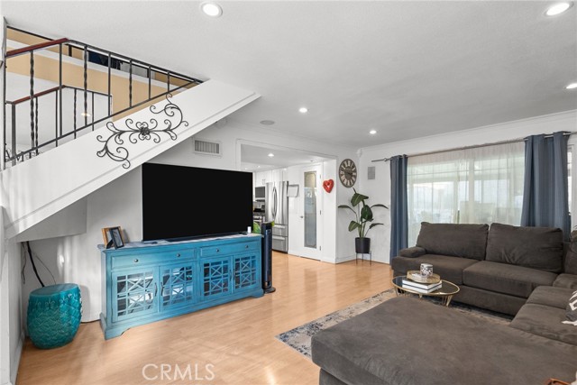 Detail Gallery Image 6 of 33 For 27466 Annette Jo, Saugus,  CA 91350 - 3 Beds | 3 Baths