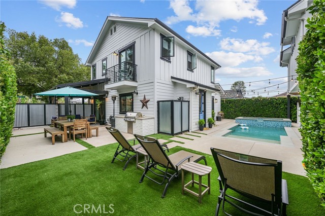 Detail Gallery Image 1 of 4 For 2601 W Chandler Bld, Burbank,  CA 91505 - 4 Beds | 3 Baths