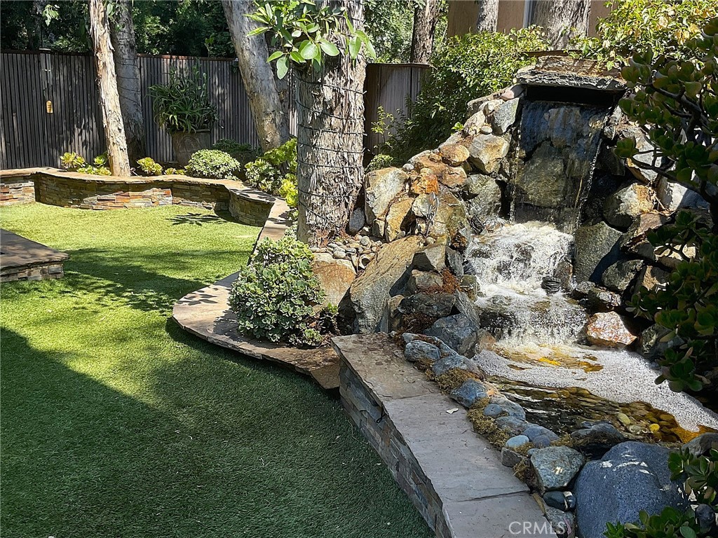 https://media.crmls.org/medias/bfe90ff8-b400-404e-9e7b-c8432c6eaaa4.jpg?preset=X-Large
