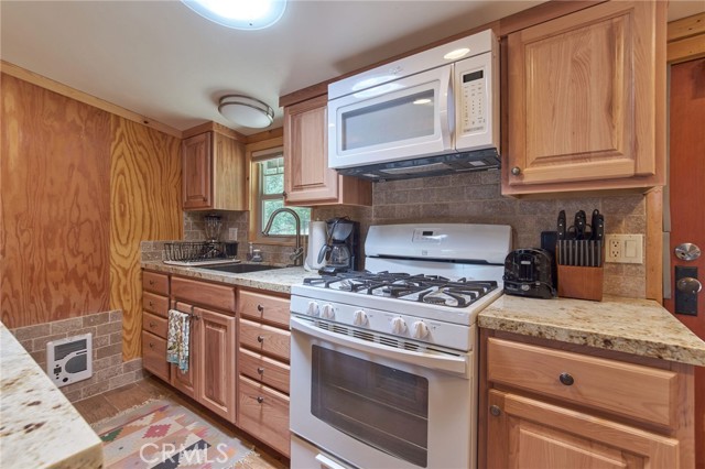 Detail Gallery Image 16 of 40 For 57 Lakeview Tract, Fawnskin,  CA 92333 - 1 Beds | 1 Baths