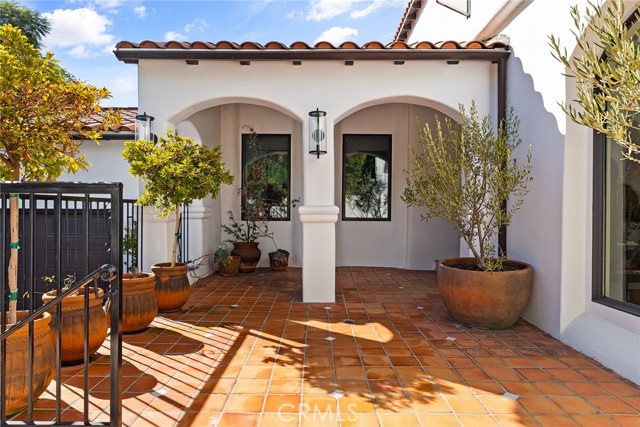 Detail Gallery Image 3 of 50 For 5115 Los Feliz Bld, Los Angeles,  CA 90027 - 4 Beds | 4/1 Baths