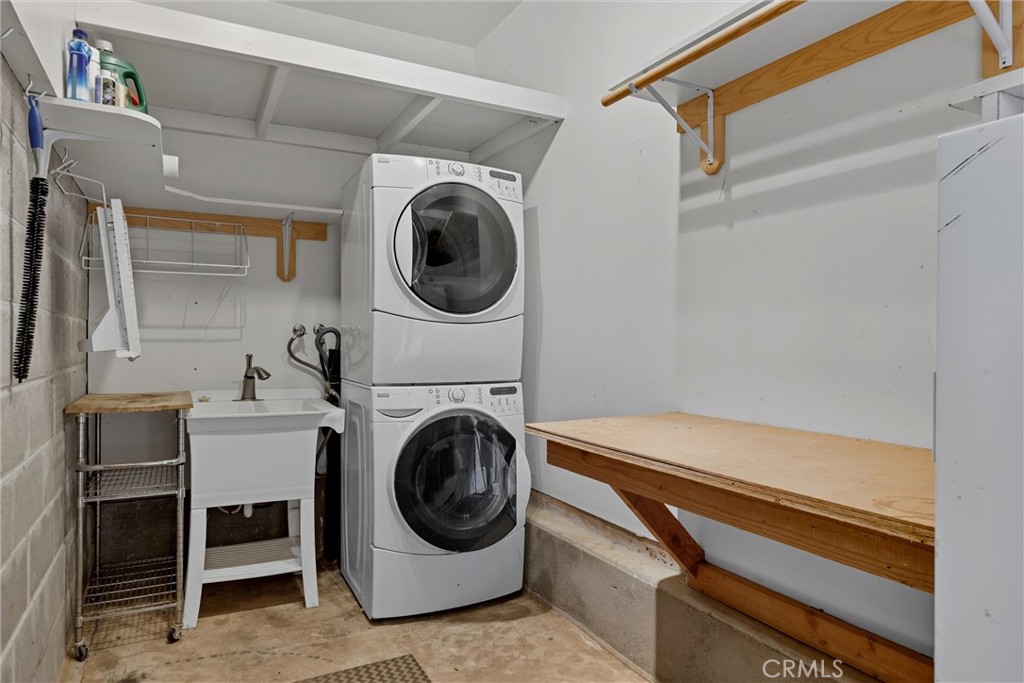 https://media.crmls.org/medias/bfea50b1-f19f-440d-b42e-a6632e2e8f19.jpg?preset=X-Large