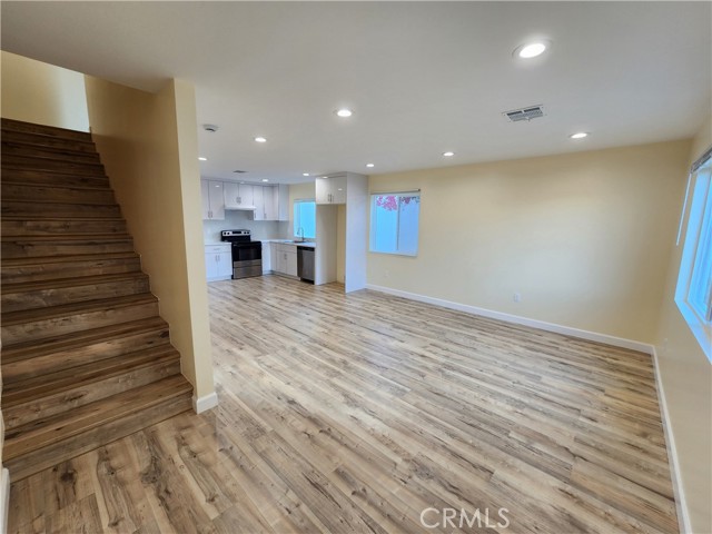 Detail Gallery Image 15 of 23 For 16432 Halsted St., North Hills,  CA 91343 - 3 Beds | 2/1 Baths