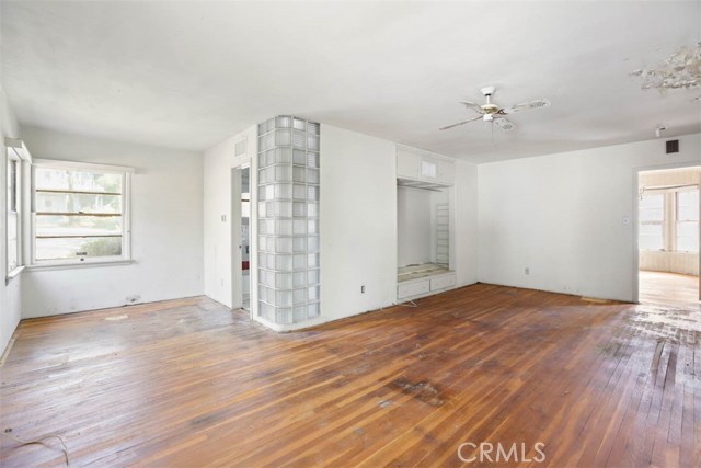 555 S Center St., Redlands CA: https://media.crmls.org/medias/bfec0cce-c6b2-4a91-8a04-1289dc3a6e62.jpg