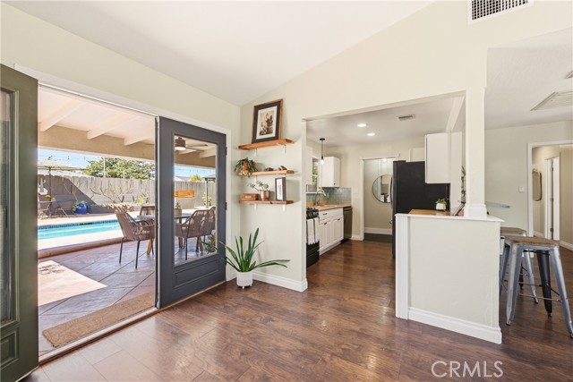 Detail Gallery Image 8 of 29 For 2041 Lupin St, Simi Valley,  CA 93065 - 3 Beds | 2 Baths