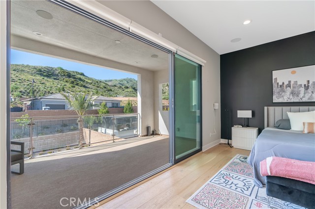 Detail Gallery Image 18 of 30 For 20531 W Overlook Ct, Porter Ranch,  CA 91326 - 5 Beds | 4/1 Baths