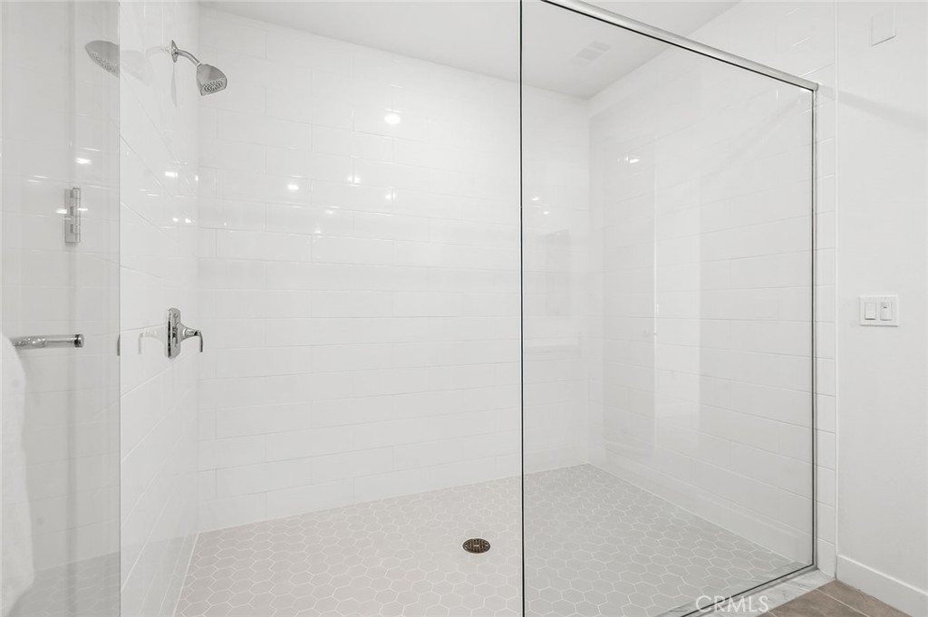 https://media.crmls.org/medias/bfee9f72-4804-4e14-a9b9-11cbd3dec73a.jpg?preset=X-Large