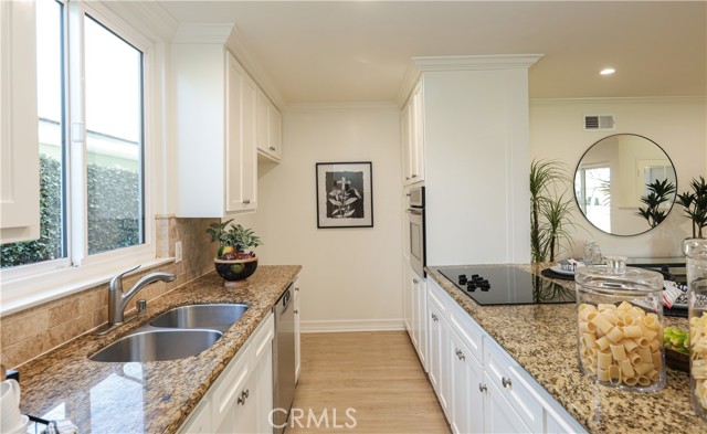 Detail Gallery Image 8 of 19 For 3230 Washington Ave, Costa Mesa,  CA 92626 - 3 Beds | 2 Baths