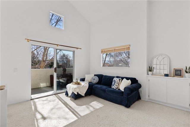 Detail Gallery Image 2 of 22 For 21358 Nandina Ln #204,  Newhall,  CA 91321 - 2 Beds | 2 Baths