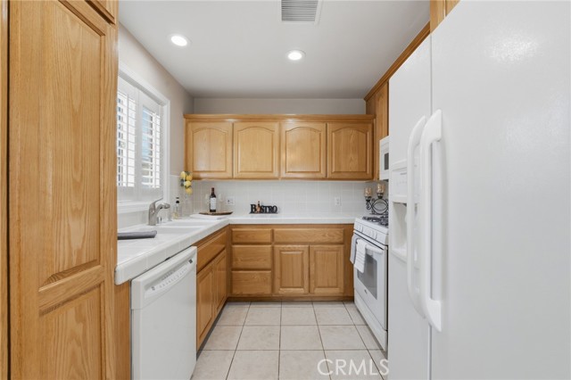 Detail Gallery Image 4 of 29 For 9809 Houghton Ave, Santa Fe Springs,  CA 90670 - 3 Beds | 2 Baths