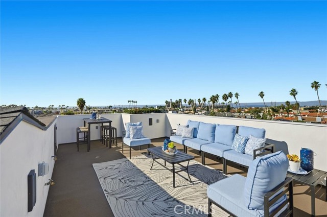 Detail Gallery Image 40 of 41 For 617 N Irena Ave a,  Redondo Beach,  CA 90277 - 4 Beds | 3/1 Baths