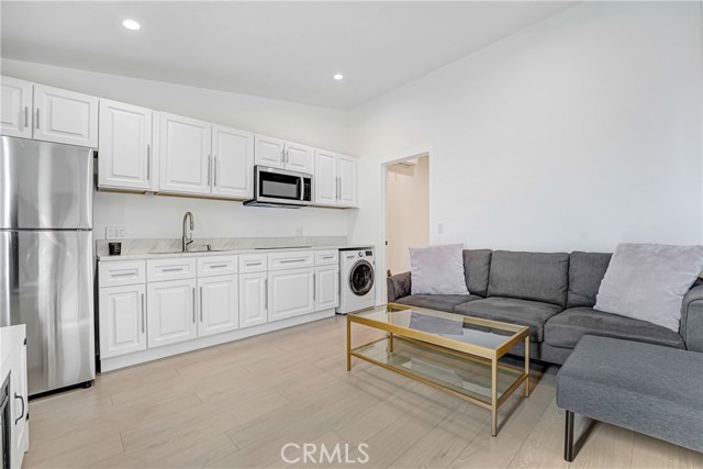 Detail Gallery Image 27 of 29 For 18216 Hartland St, Reseda,  CA 91335 - – Beds | – Baths