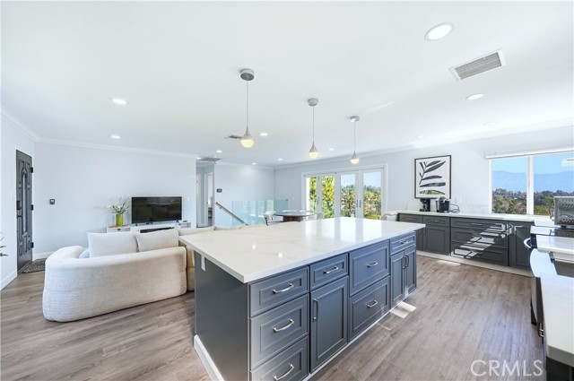 Detail Gallery Image 13 of 56 For 334 Anita Dr, Pasadena,  CA 91105 - 6 Beds | 5 Baths