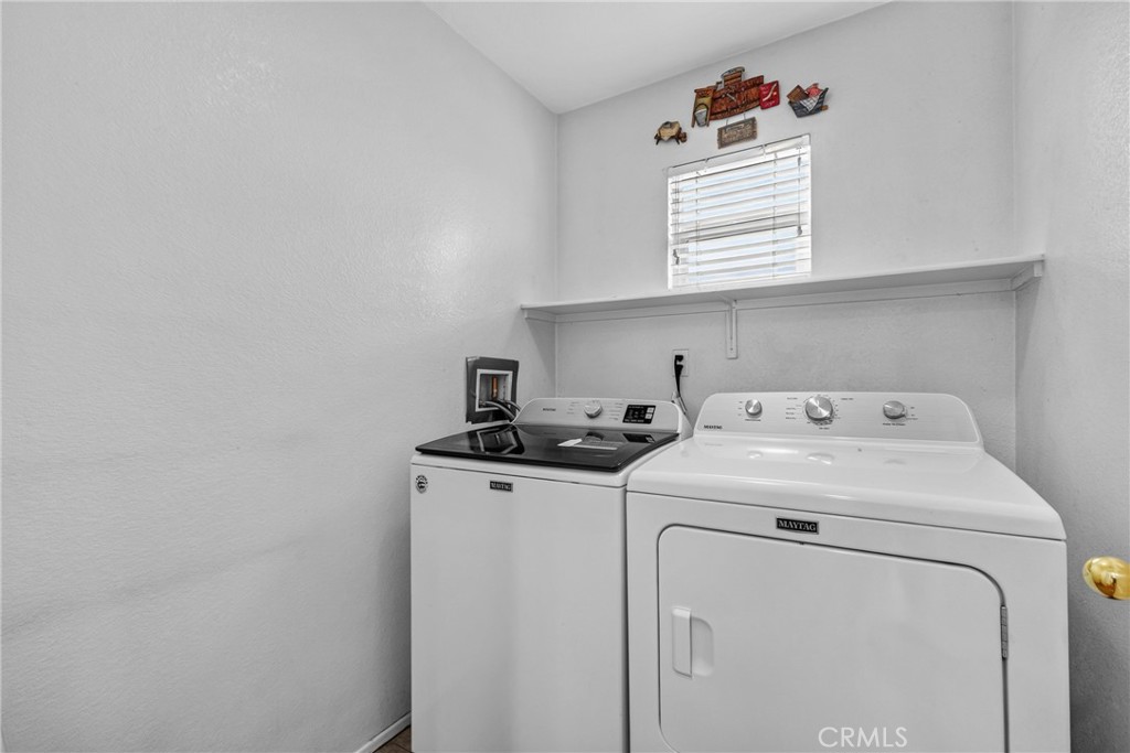 https://media.crmls.org/medias/bff19638-2ad0-4005-93b2-bb1f0188ff50.jpg?preset=X-Large