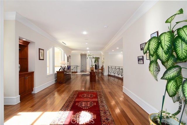 Detail Gallery Image 34 of 73 For 18933 La Montana Pl, Tarzana,  CA 91356 - 7 Beds | 6/1 Baths