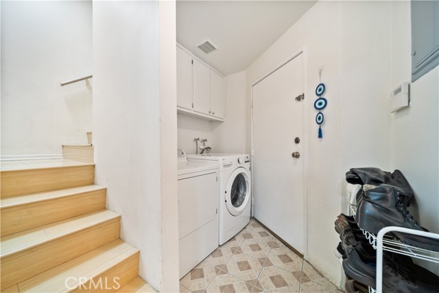 Detail Gallery Image 41 of 47 For 19950 Sherman Way Unit a a,  Winnetka,  CA 91306 - 3 Beds | 4 Baths