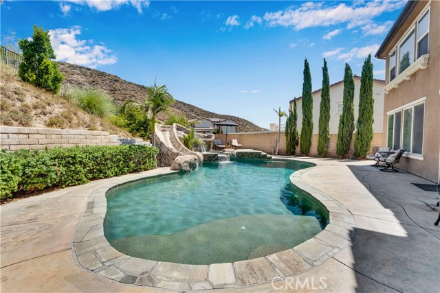 14668 Stageline Lane, Fontana CA: https://media.crmls.org/medias/bff3cf24-866f-4f6e-8fd5-0819fdcdf35b.jpg