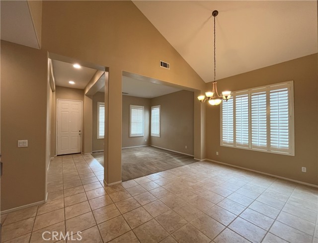 Detail Gallery Image 4 of 21 For 12758 Royal Palm Ln, Riverside,  CA 92503 - 4 Beds | 2 Baths