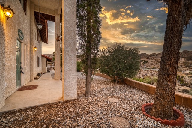 Detail Gallery Image 15 of 75 For 6107 Mandarin Rd, Yucca Valley,  CA 92284 - 3 Beds | 3/1 Baths