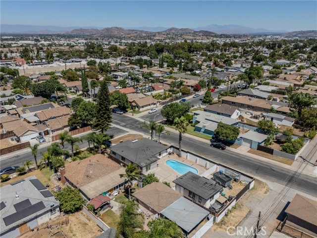 Detail Gallery Image 14 of 39 For 1002 W 8th St, Corona,  CA 92882 - 4 Beds | 3 Baths