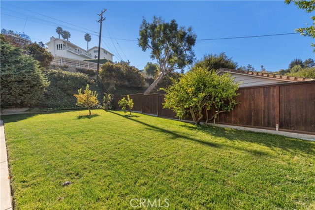 34 Deerhill Drive, Rolling Hills Estates, California 90274, 4 Bedrooms Bedrooms, ,3 BathroomsBathrooms,Residential,Sold,Deerhill,SB22242492