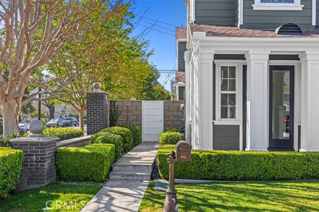 Detail Gallery Image 6 of 37 For 2301 Half Moon, Costa Mesa,  CA 92627 - 4 Beds | 3/1 Baths