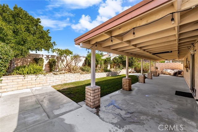 15454 Raymond, Fontana CA: https://media.crmls.org/medias/bff7b27f-260c-4caa-b335-65d456198fe7.jpg