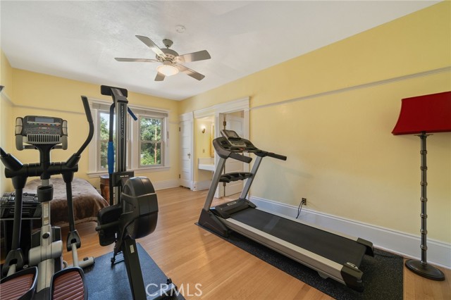 405 W Olive Avenue, Redlands CA: https://media.crmls.org/medias/bff97afc-483e-432d-8b43-f3b53abecd8c.jpg