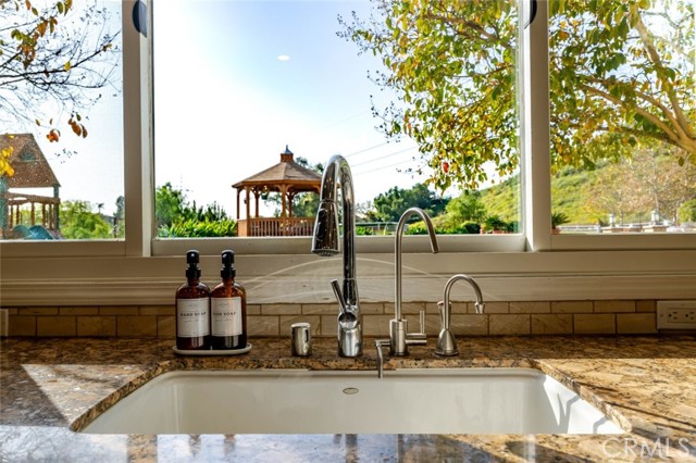 Detail Gallery Image 16 of 72 For 10817 W Stallion Ranch Rd, Sunland,  CA 91040 - 5 Beds | 6 Baths