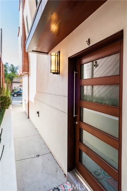 Detail Gallery Image 36 of 51 For 122 Manhattan Ave, Hermosa Beach,  CA 90254 - 3 Beds | 3/1 Baths