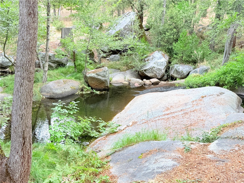 https://media.crmls.org/medias/bffbb91a-52d5-4d9d-9c53-8b60409dcd28.jpg?preset=X-Large
