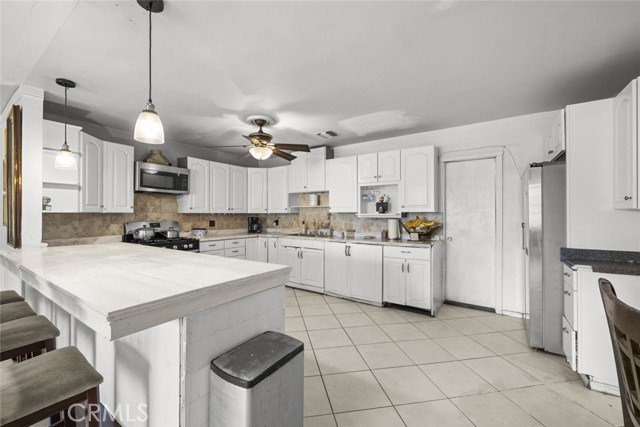 Detail Gallery Image 16 of 52 For 9757 White Oak, Northridge,  CA 91325 - 4 Beds | 3 Baths