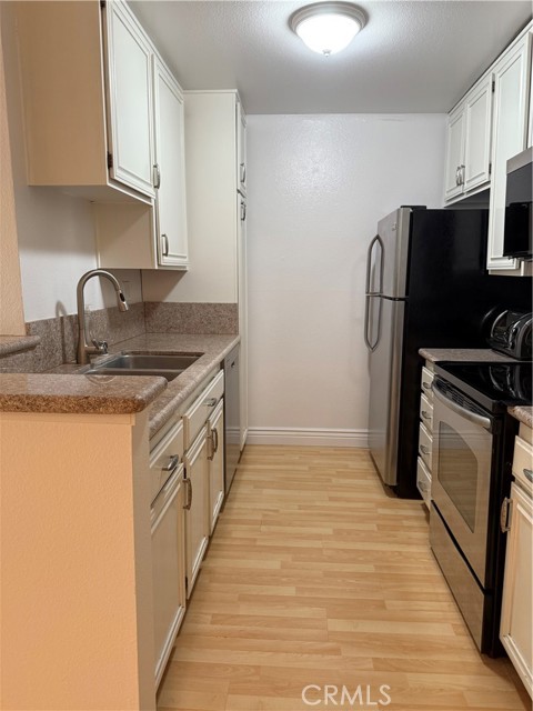 898 Temple, Los Angeles CA: https://media.crmls.org/medias/bffbe944-8b07-4f98-ac08-6d441591cadc.jpg