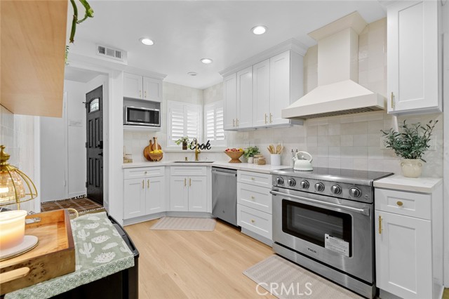 Detail Gallery Image 6 of 43 For 16782 Heritage Ln, Huntington Beach,  CA 92647 - 4 Beds | 2 Baths