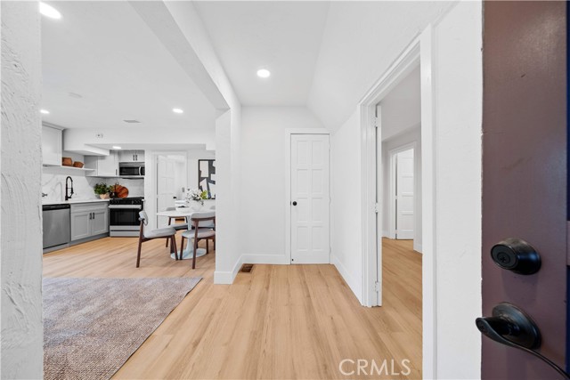 2838 Lambert Drive, Los Angeles CA: https://media.crmls.org/medias/bffc9916-2b69-4279-9806-ff2c47f838d0.jpg