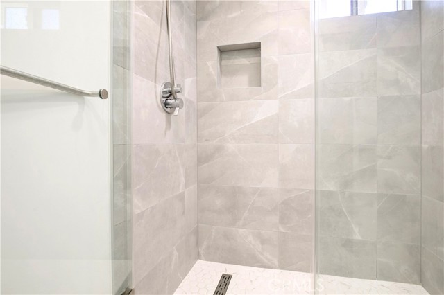 Detail Gallery Image 7 of 24 For 2641 Hermosa a,  Montrose,  CA 91020 - 4 Beds | 2 Baths