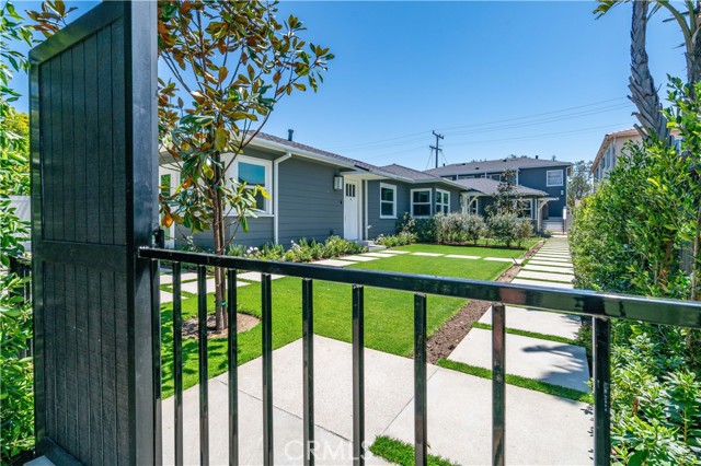 1022 Grant Street, Santa Monica CA: https://media.crmls.org/medias/bffd3d39-872d-4962-bd98-25cd5af678d2.jpg