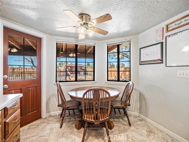 Detail Gallery Image 12 of 45 For 14154 Hopi, Apple Valley,  CA 92307 - 3 Beds | 2 Baths