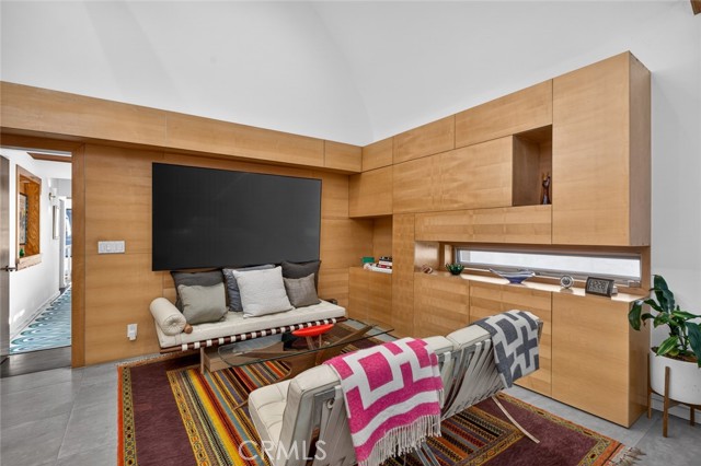 Detail Gallery Image 35 of 62 For 219 Colton, Newport Beach,  CA 92663 - 4 Beds | 3 Baths