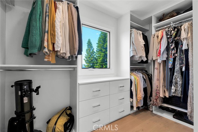 23241 Aetna Street, Woodland Hills CA: https://media.crmls.org/medias/bffdb85a-96c4-4a59-bfc1-2cca68b3893e.jpg
