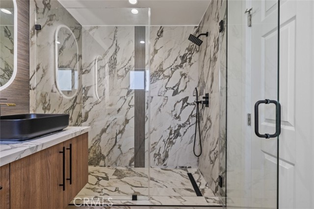 Detail Gallery Image 8 of 33 For 20356 Gresham St, Los Angeles,  CA 91306 - 4 Beds | 2/1 Baths
